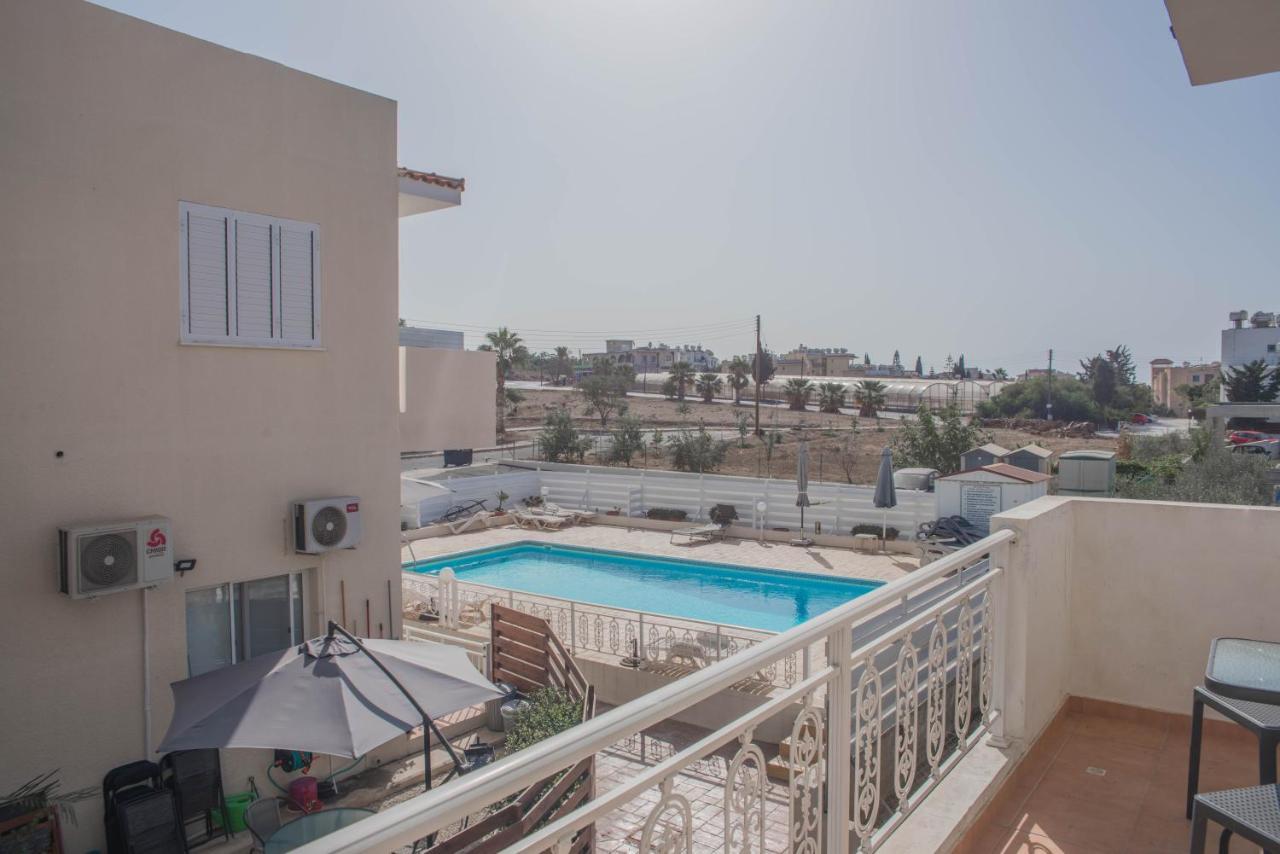 Renovated One Bedroom Apartment In Paphos With Pool Exterior foto