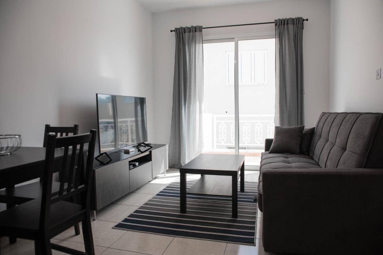 Renovated One Bedroom Apartment In Paphos With Pool Exterior foto